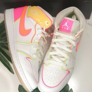 Jordan 1 Mid Pink Orange White Size 7youth/8.5womens/39EU 000706